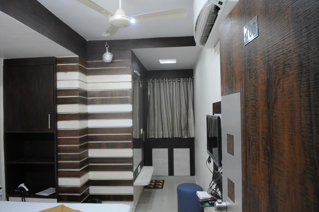 Oyo Hotel Sree Balaji Residency Ahmedabad Eksteriør bilde